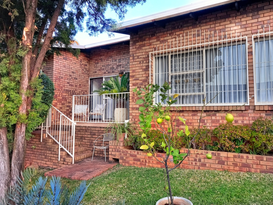 3 Bedroom Property for Sale in La Montagne Gauteng