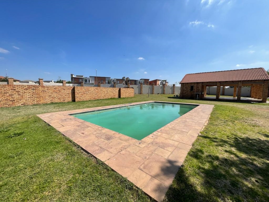 2 Bedroom Property for Sale in Noordwyk Gauteng