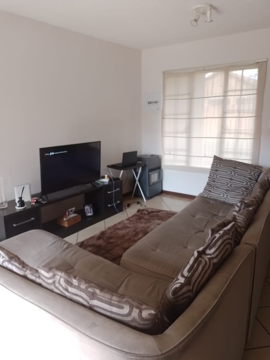 2 Bedroom Property for Sale in Noordwyk Gauteng