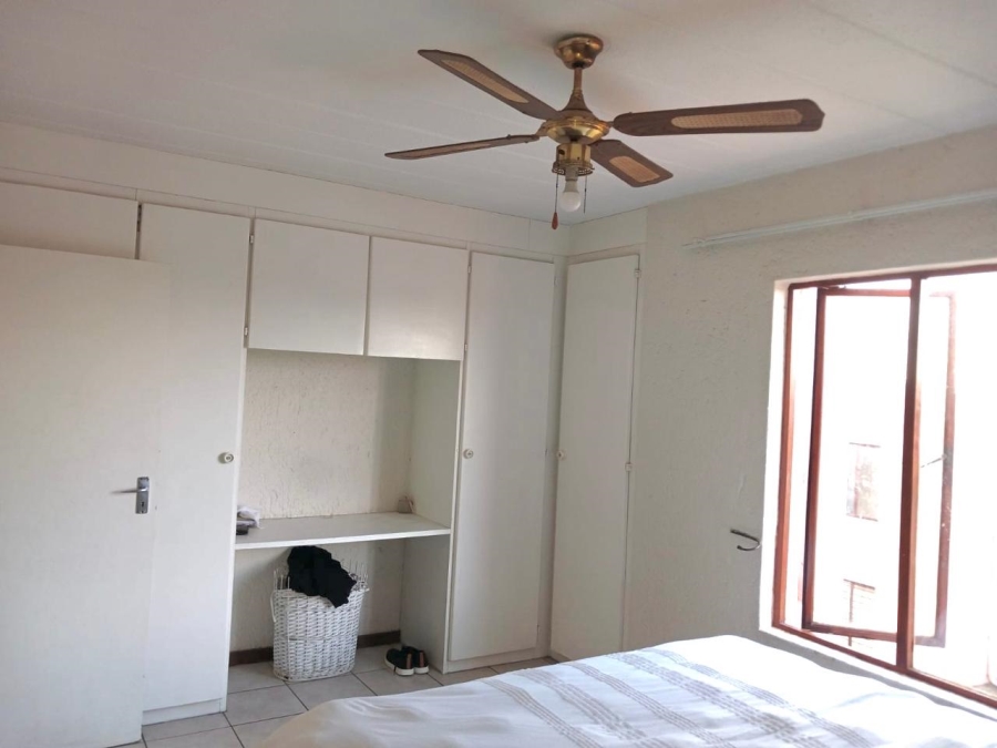 2 Bedroom Property for Sale in Little Falls Gauteng