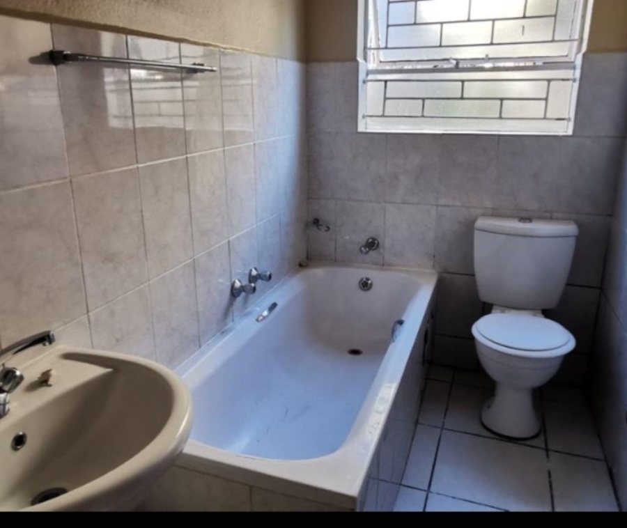 2 Bedroom Property for Sale in Little Falls Gauteng