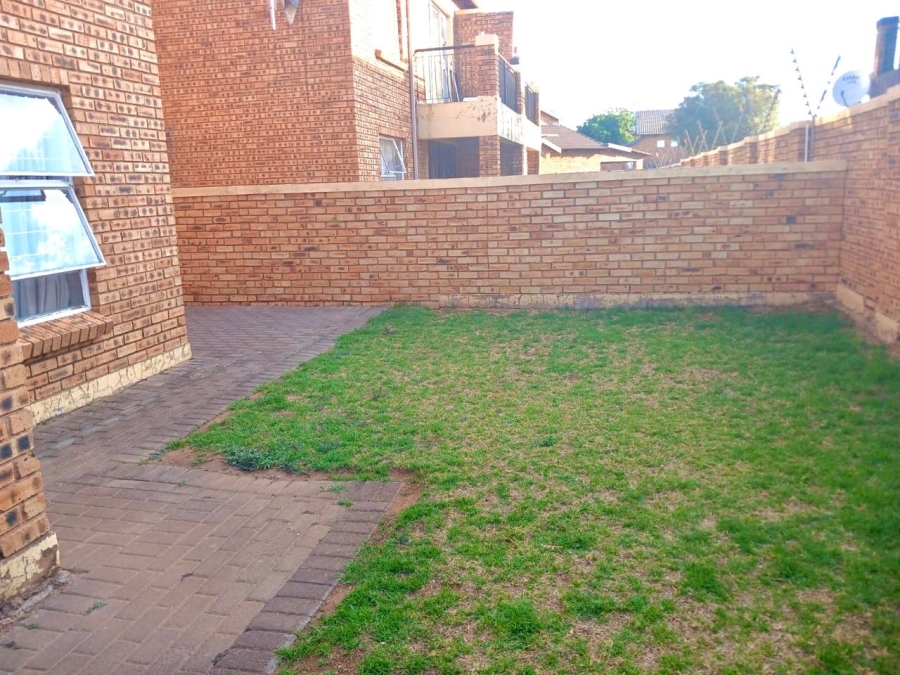 2 Bedroom Property for Sale in Honeypark Gauteng