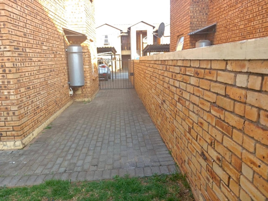 2 Bedroom Property for Sale in Honeypark Gauteng