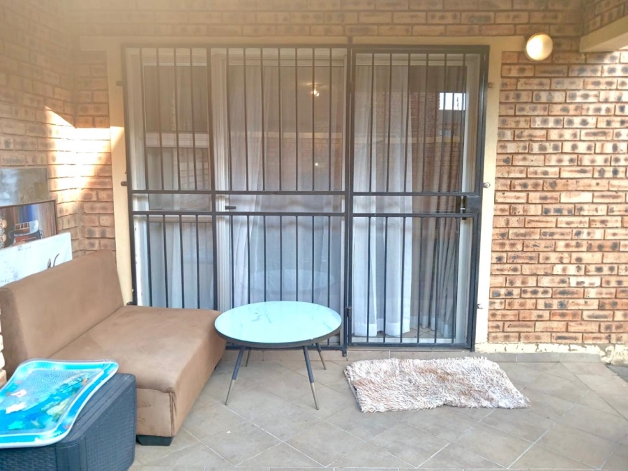 2 Bedroom Property for Sale in Honeypark Gauteng