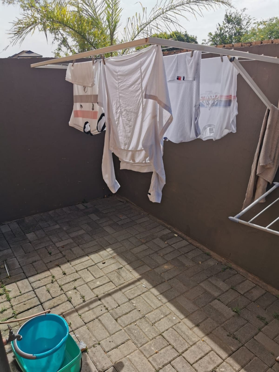 2 Bedroom Property for Sale in Halfway Gardens Gauteng