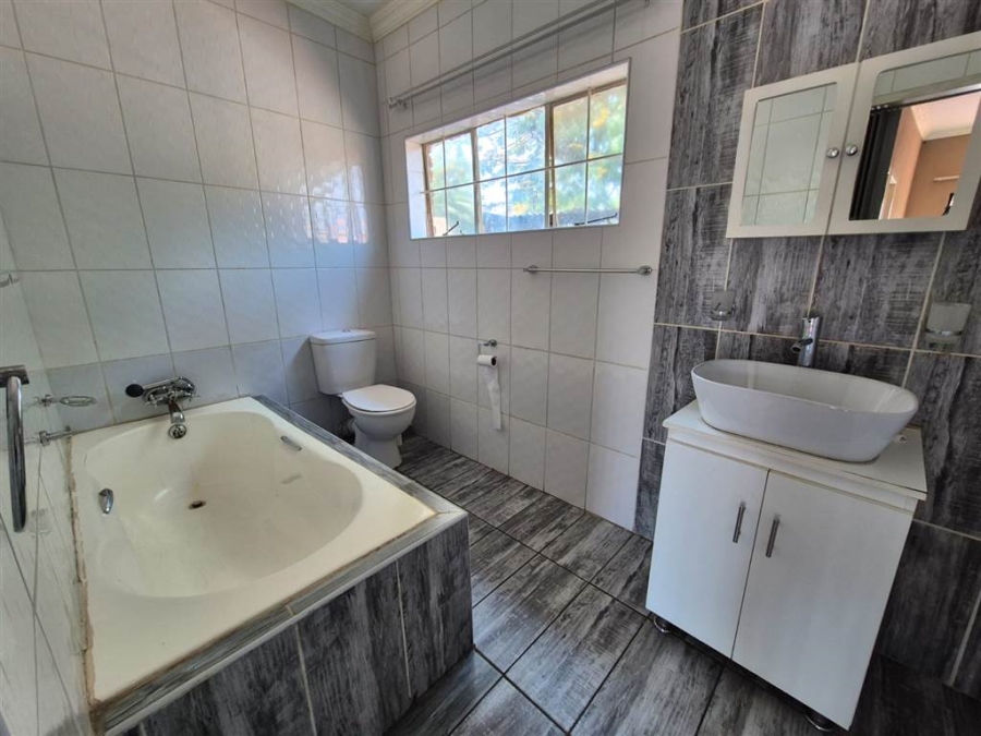 3 Bedroom Property for Sale in Brackenhurst Gauteng