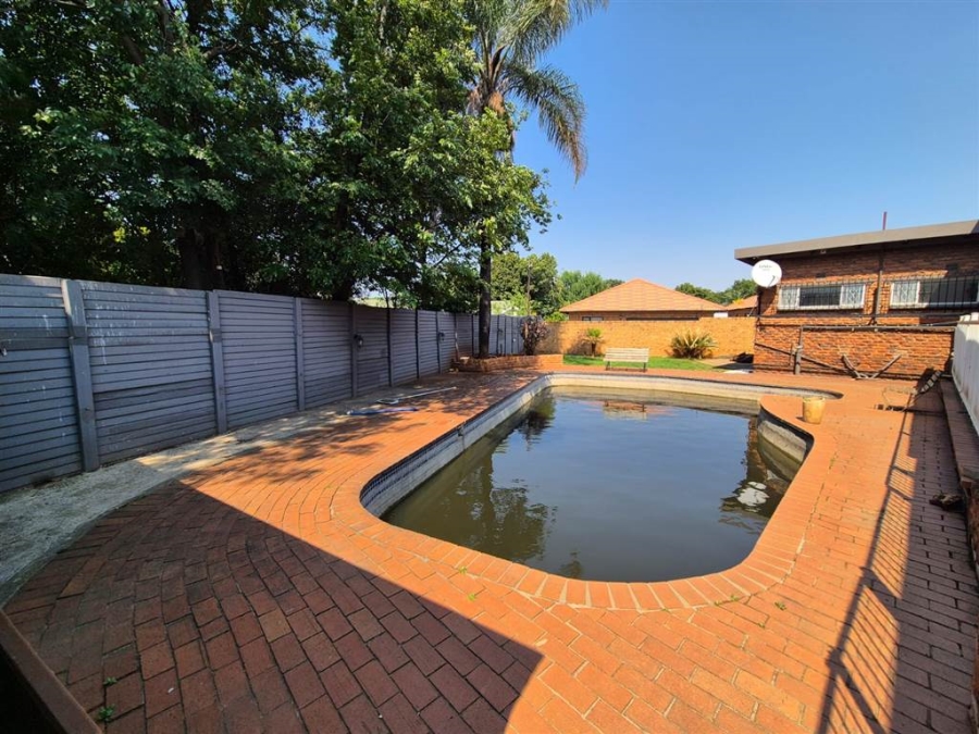 3 Bedroom Property for Sale in Brackenhurst Gauteng