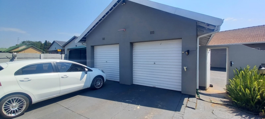 4 Bedroom Property for Sale in Brackenhurst Gauteng