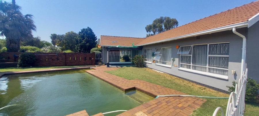4 Bedroom Property for Sale in Brackenhurst Gauteng