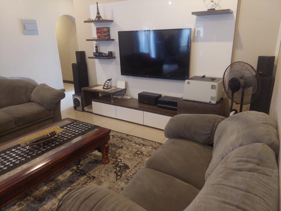 6 Bedroom Property for Sale in Laudium Ext 1 Gauteng