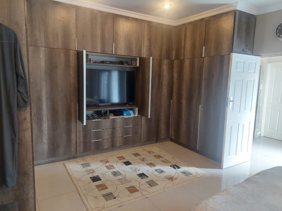 6 Bedroom Property for Sale in Laudium Ext 1 Gauteng