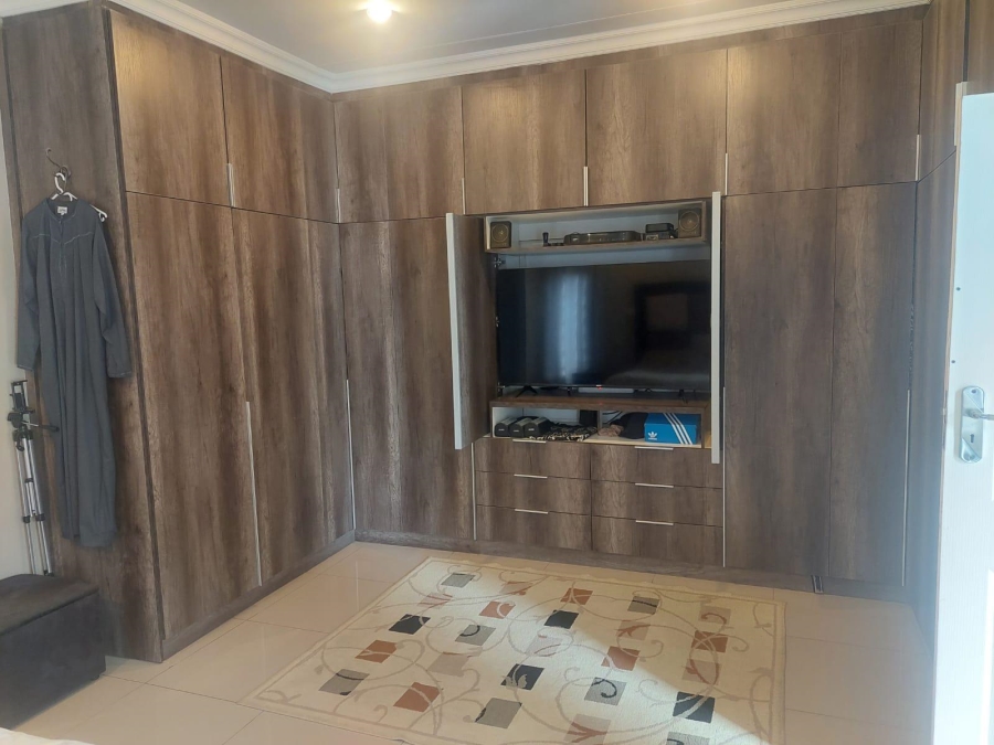 6 Bedroom Property for Sale in Laudium Ext 1 Gauteng