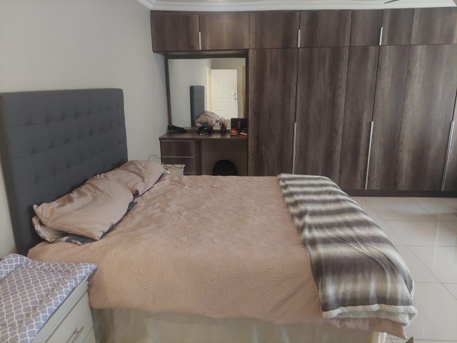 6 Bedroom Property for Sale in Laudium Ext 1 Gauteng