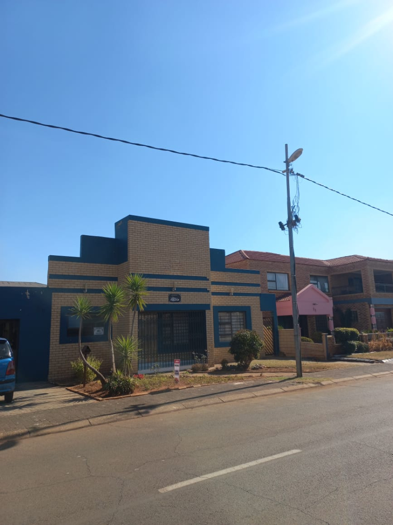 4 Bedroom Property for Sale in Lenasia Ext 1 Gauteng