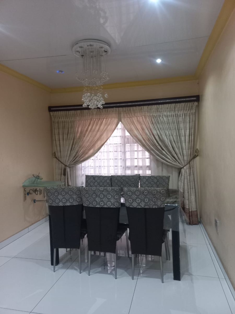 4 Bedroom Property for Sale in Lenasia Ext 1 Gauteng