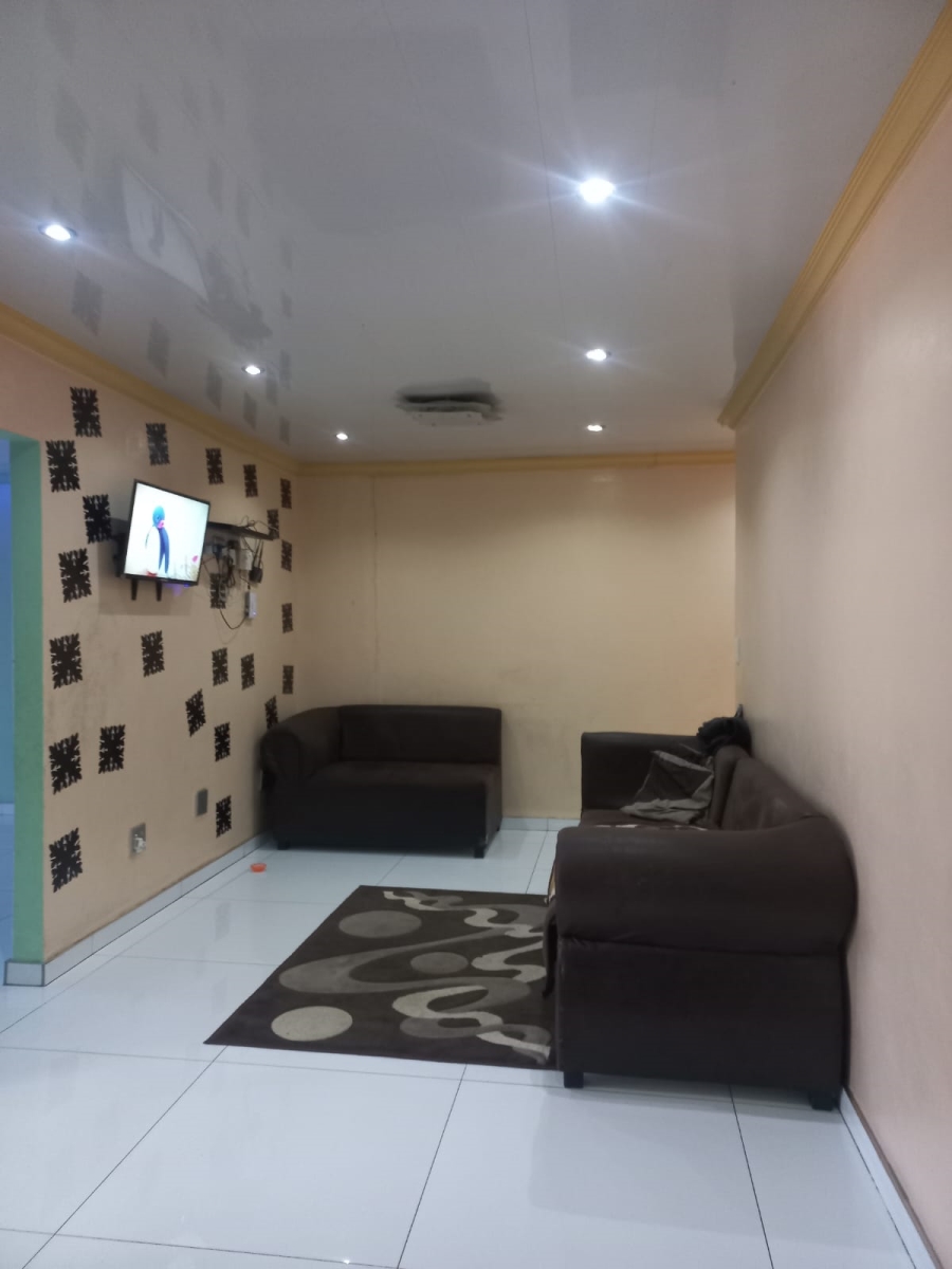 4 Bedroom Property for Sale in Lenasia Ext 1 Gauteng