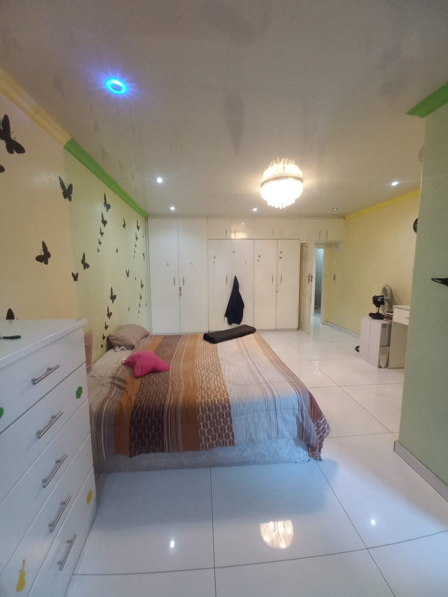 4 Bedroom Property for Sale in Lenasia Ext 1 Gauteng