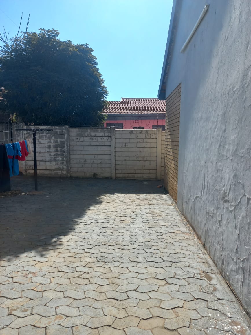4 Bedroom Property for Sale in Lenasia Ext 1 Gauteng