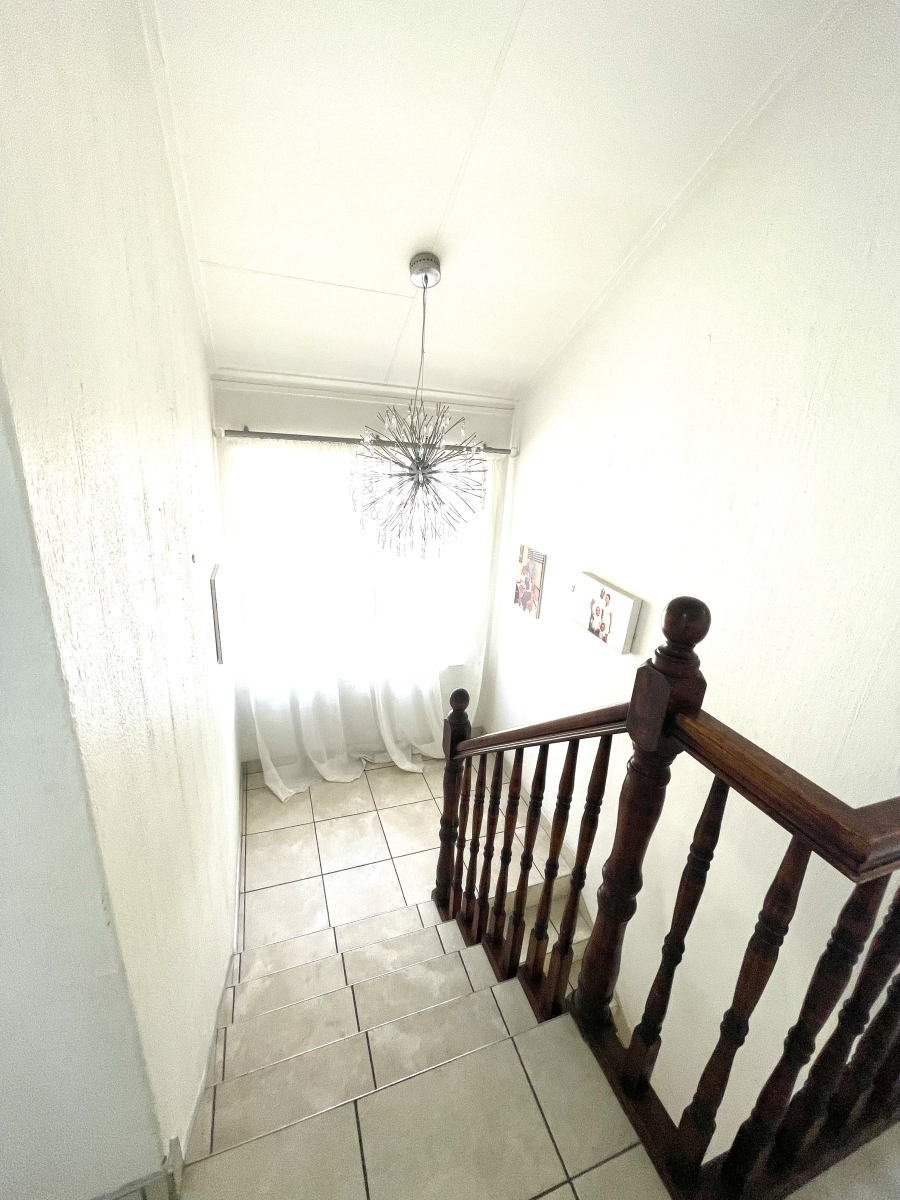 5 Bedroom Property for Sale in Bryanston Gauteng