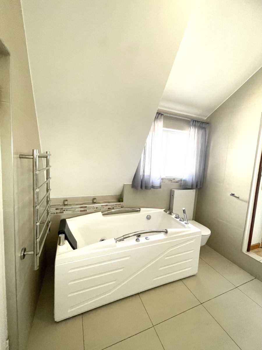 5 Bedroom Property for Sale in Bryanston Gauteng