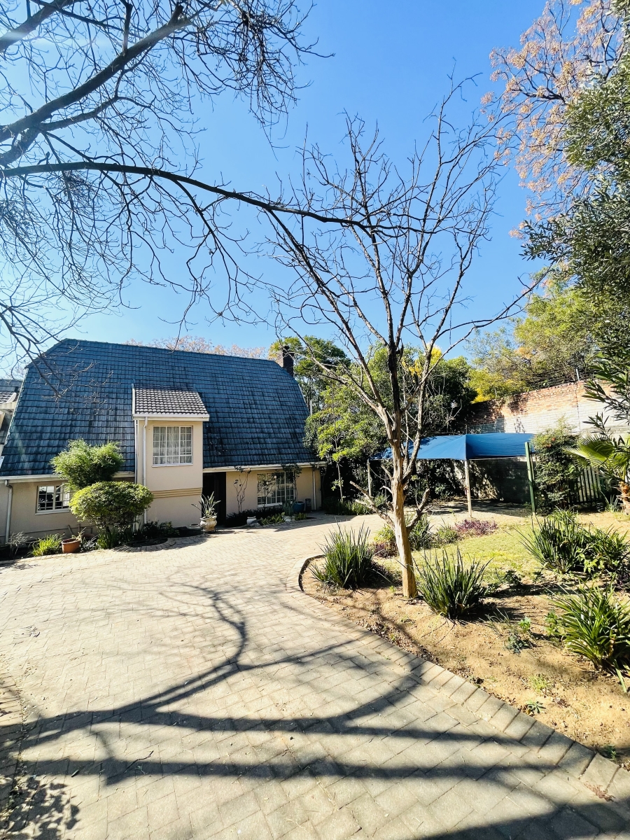 5 Bedroom Property for Sale in Bryanston Gauteng