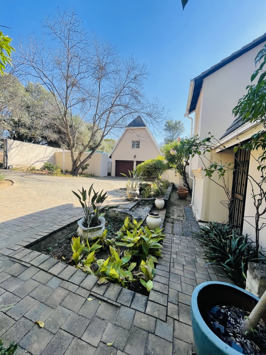 5 Bedroom Property for Sale in Bryanston Gauteng