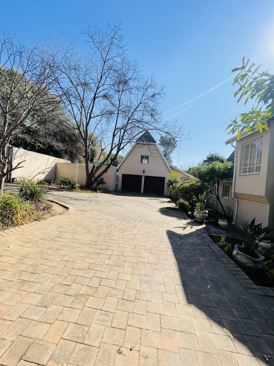 5 Bedroom Property for Sale in Bryanston Gauteng
