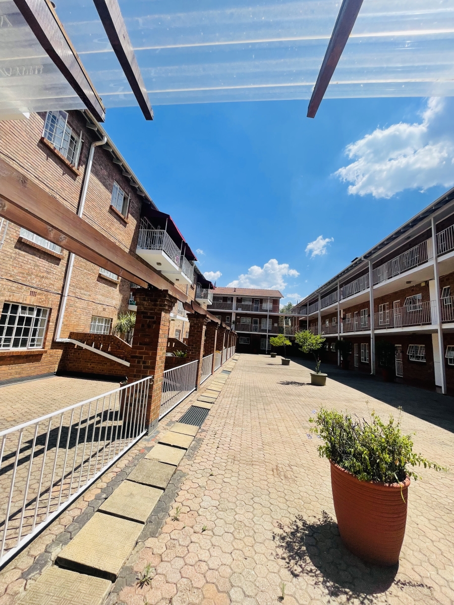 2 Bedroom Property for Sale in Woodmead Gauteng