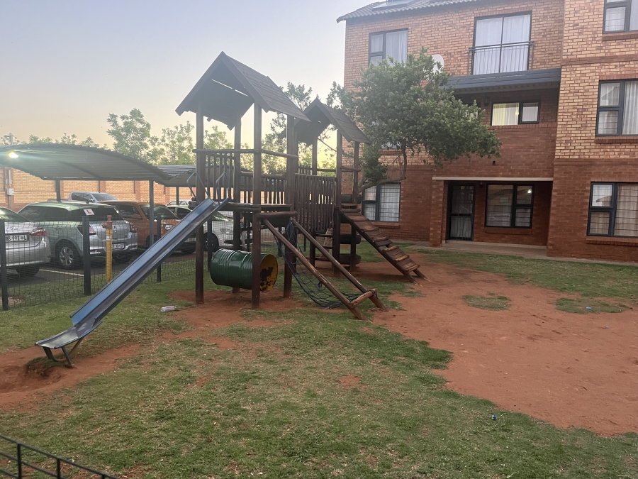 2 Bedroom Property for Sale in Olympus Heights Estate Gauteng