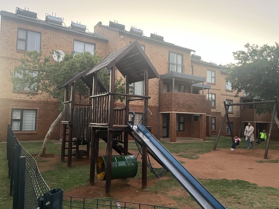 2 Bedroom Property for Sale in Olympus Heights Estate Gauteng