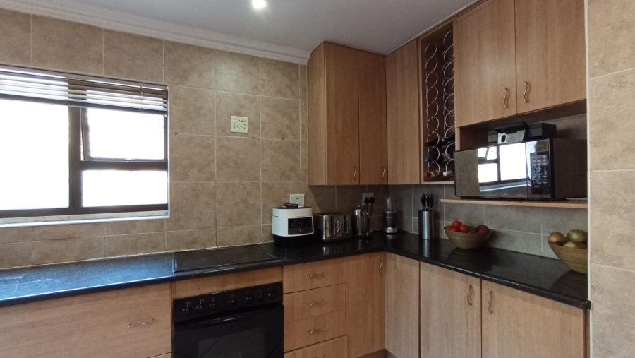 5 Bedroom Property for Sale in Beverley Gauteng