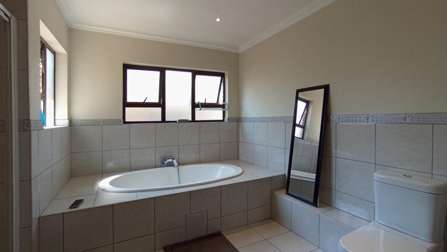 5 Bedroom Property for Sale in Beverley Gauteng