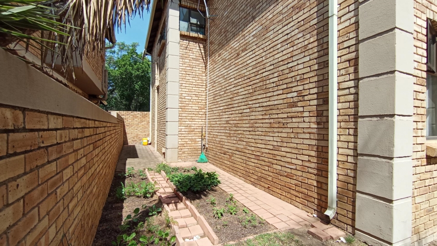 5 Bedroom Property for Sale in Beverley Gauteng