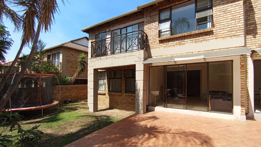5 Bedroom Property for Sale in Beverley Gauteng