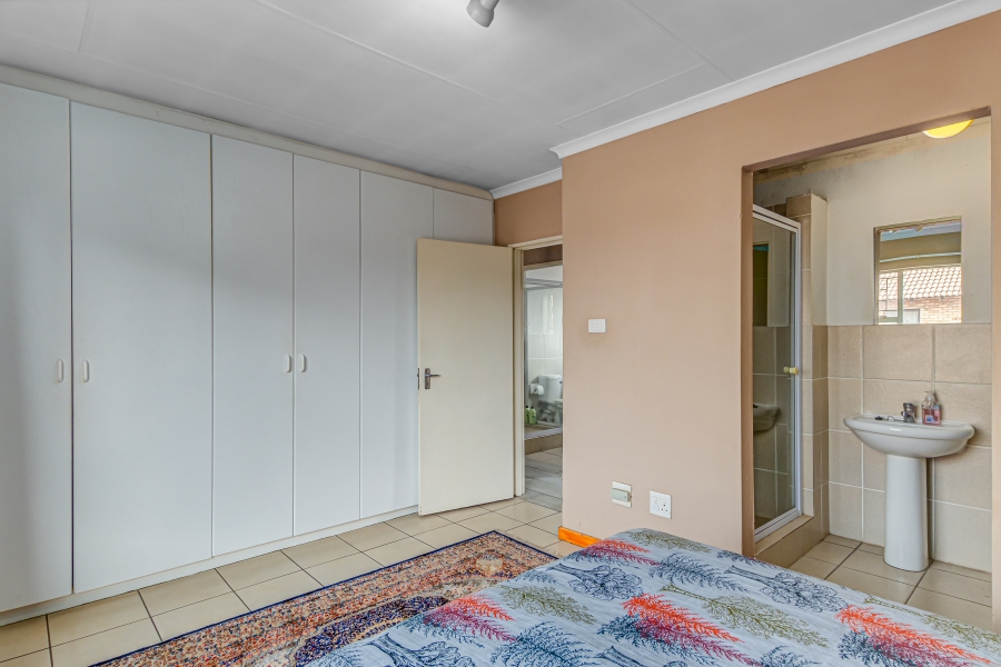 2 Bedroom Property for Sale in Fairland Gauteng