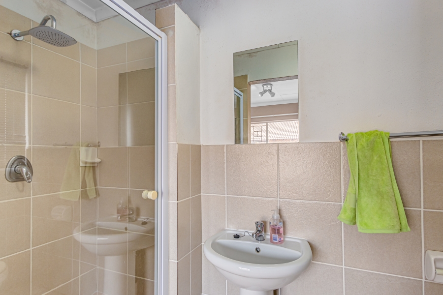 2 Bedroom Property for Sale in Fairland Gauteng