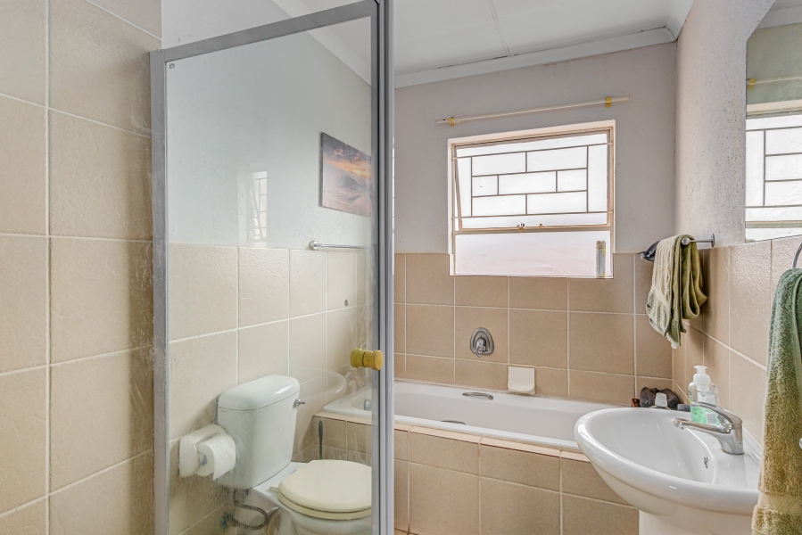 2 Bedroom Property for Sale in Fairland Gauteng