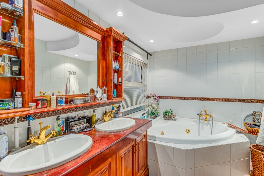 5 Bedroom Property for Sale in Dainfern Gauteng