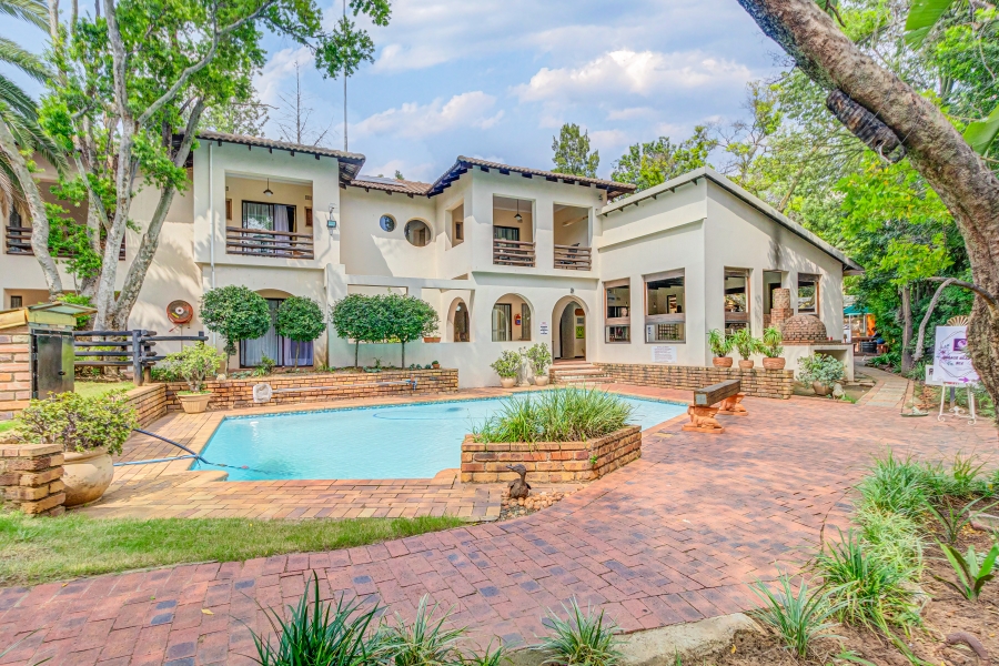 6 Bedroom Property for Sale in Magaliessig Gauteng