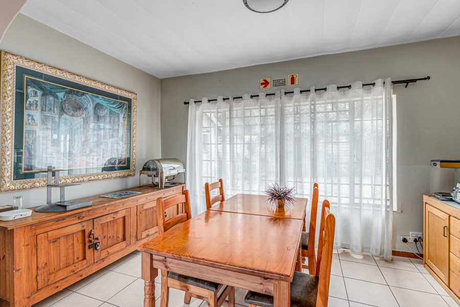 6 Bedroom Property for Sale in Magaliessig Gauteng