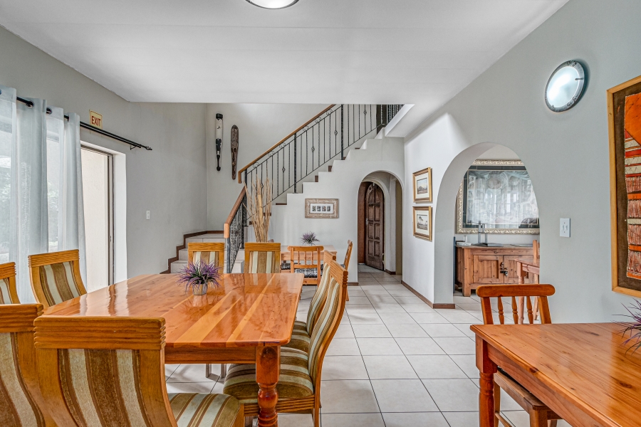 6 Bedroom Property for Sale in Magaliessig Gauteng