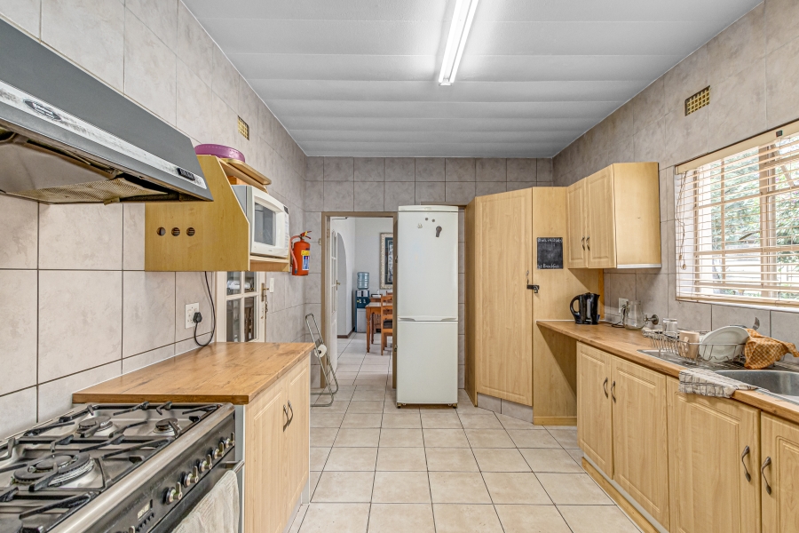 6 Bedroom Property for Sale in Magaliessig Gauteng