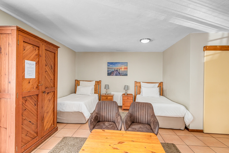 6 Bedroom Property for Sale in Magaliessig Gauteng