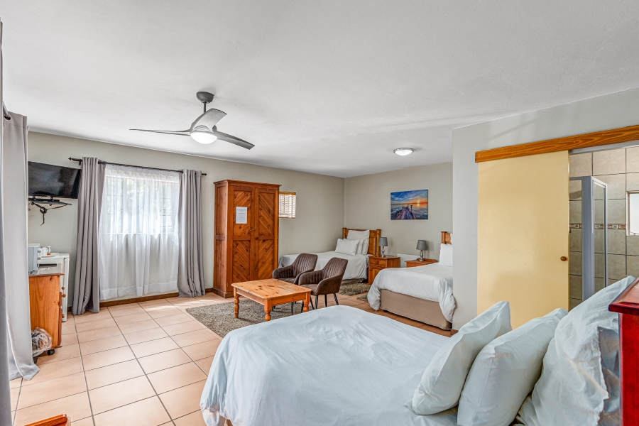 6 Bedroom Property for Sale in Magaliessig Gauteng