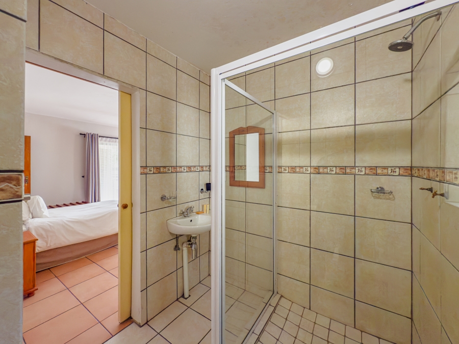 6 Bedroom Property for Sale in Magaliessig Gauteng