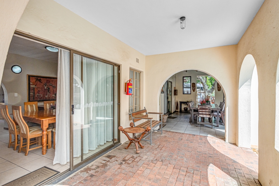 6 Bedroom Property for Sale in Magaliessig Gauteng