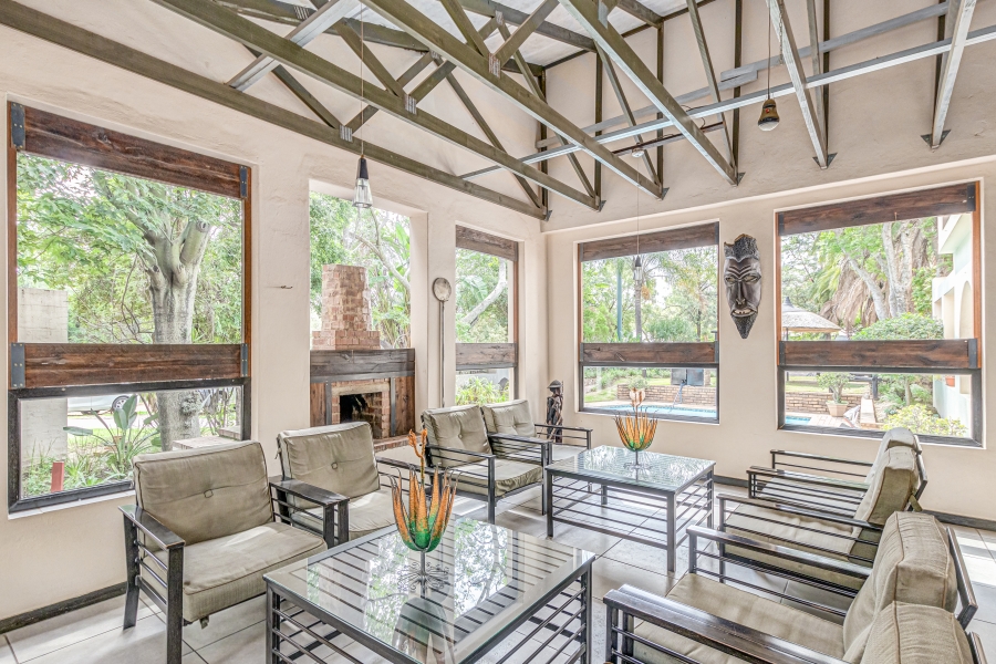 6 Bedroom Property for Sale in Magaliessig Gauteng