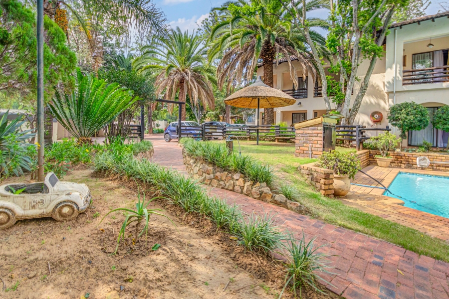 6 Bedroom Property for Sale in Magaliessig Gauteng