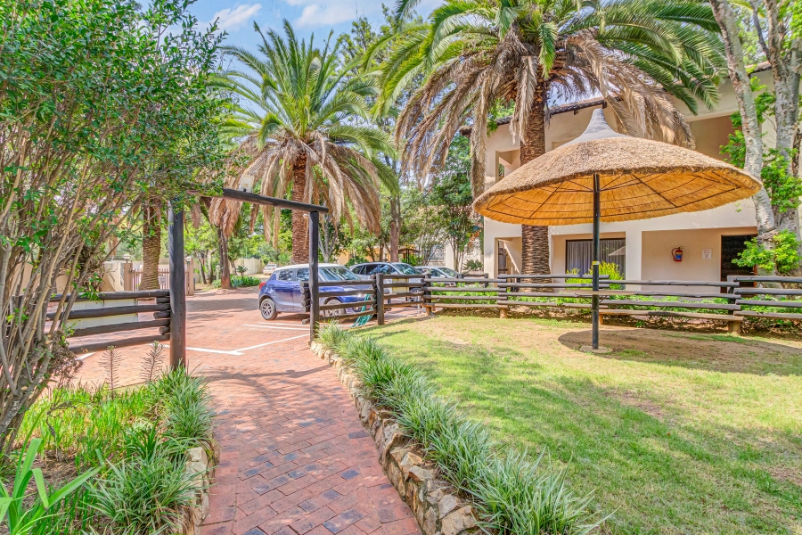 6 Bedroom Property for Sale in Magaliessig Gauteng