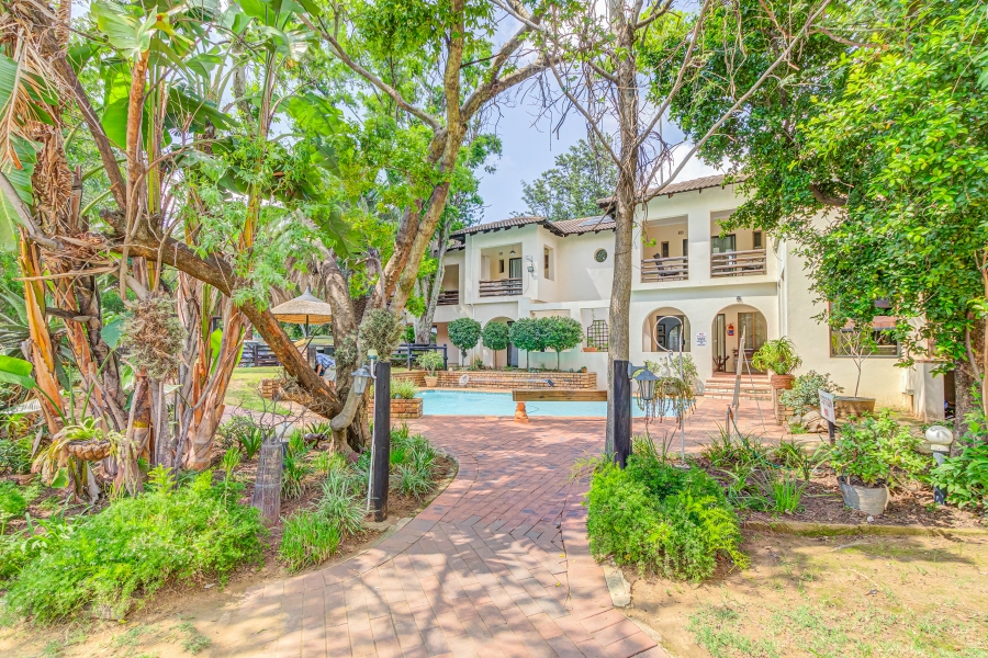 6 Bedroom Property for Sale in Magaliessig Gauteng